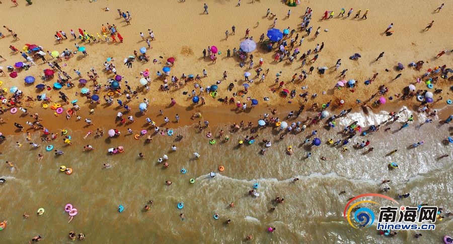 瞰海南：海口万人海滩“洗龙水”场面壮观
