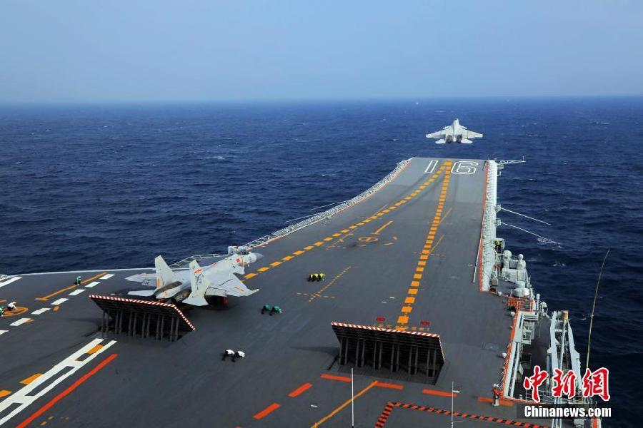 中国航母编队顺利完成跨海区训练试验任务返航