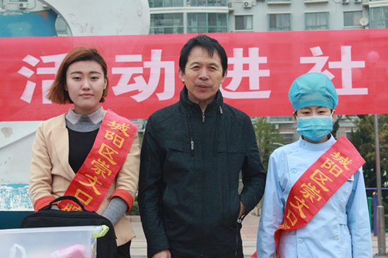崇文口腔进社区开展公益活动 受益居民达千余