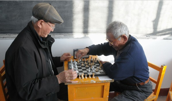 青岛市首届老年人国际象棋大赛 参加就能拿大礼