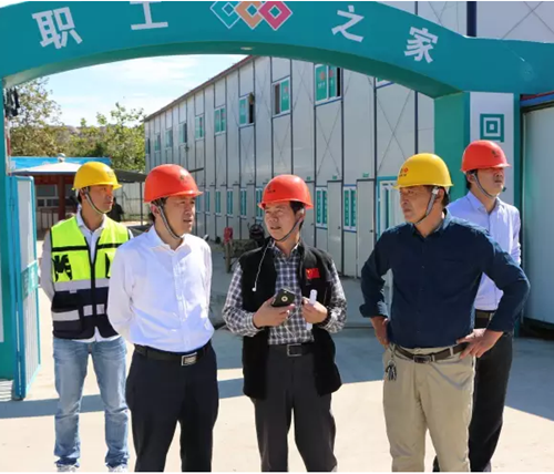 南通三建山东分公司慰问职工 300工人吃大餐