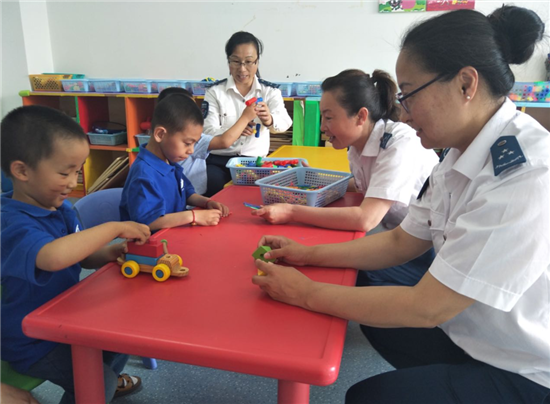 六一节 公交2路线“姐妹班”用爱温暖“星星的孩子” 六一节 公交2路线“姐妹班”用爱温暖“星星的孩子”