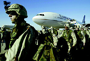 美101空中突击师重装备抵科 美军攻伊准备全面