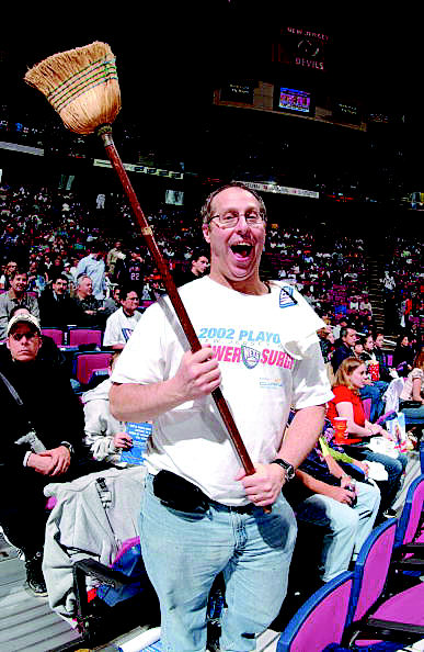 新泽西网队4:0淘汰底特律活塞,率先杀入NBA总决赛