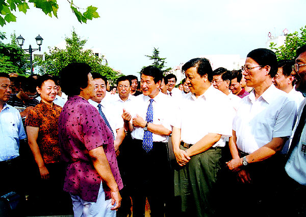 刘云山在青岛考察宣传思想工作时强调宣传思想