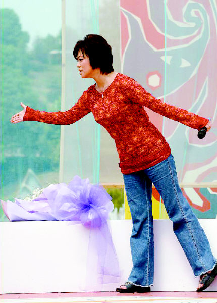 蔡琴手舞足蹈聊年龄: 不要说我老