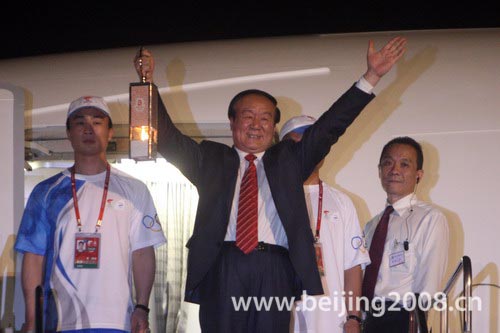 北京奥运会圣火抵达印度尼西亚首都雅加达
