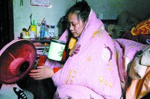 女子生下兒子後染怪病 34℃高溫穿棉襖還喊冷