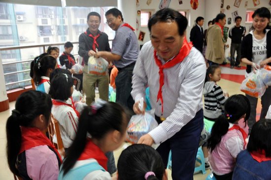 时任重庆市北碚戋戋委通告雷政富插足小学四肢(贵寓图)