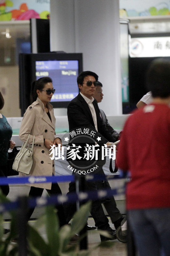 杨恭如郑国霖恋情曝光 机场现身高调秀恩爱(组图)
