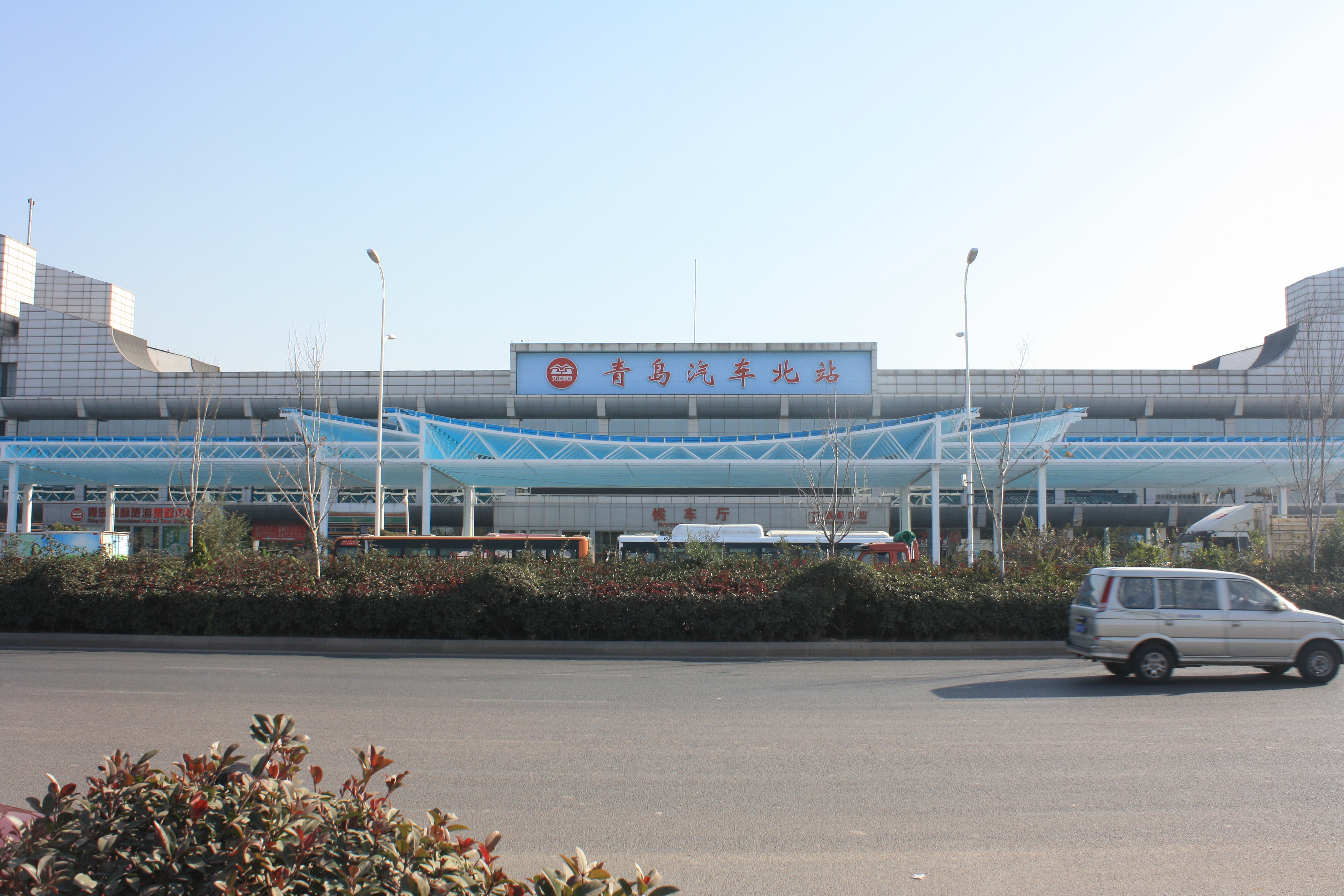 汽车北站增2050平米风雨连廊 恶劣天气当避风港 - 青岛新闻网