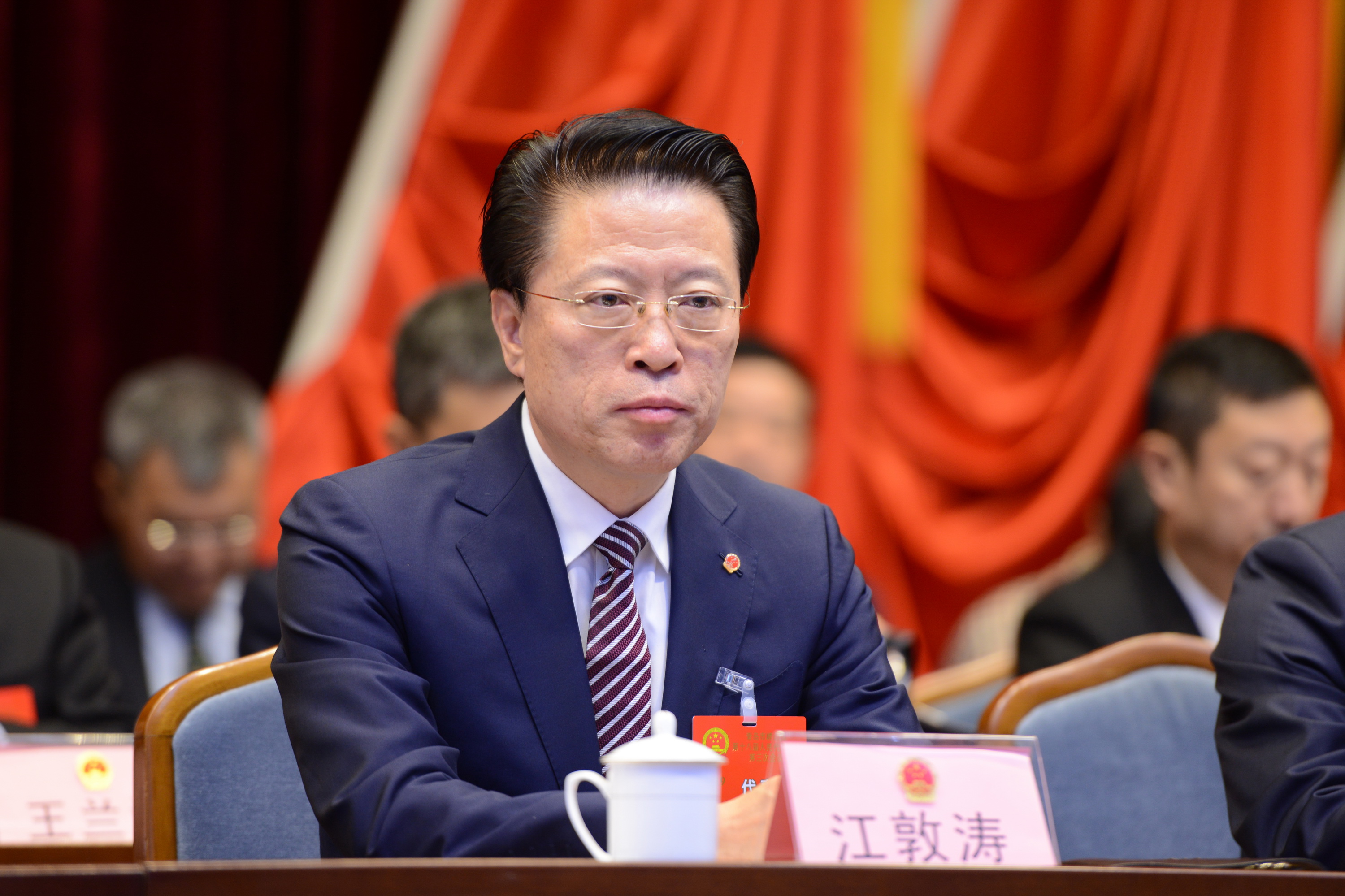 崂山区第十八届人民代表大会第三次会议隆重开幕