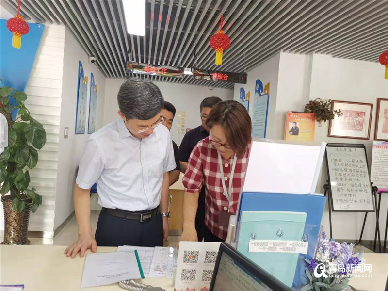 市南区政府副区长宋建青督查社区"一窗受理,全科服