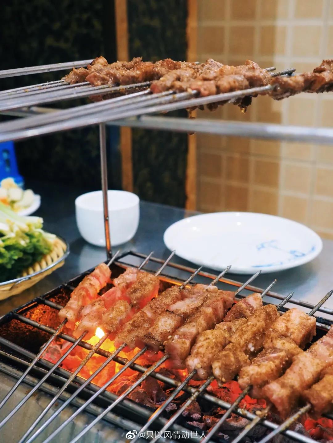 滋滋滴油的烧烤可以! - 青岛新闻网