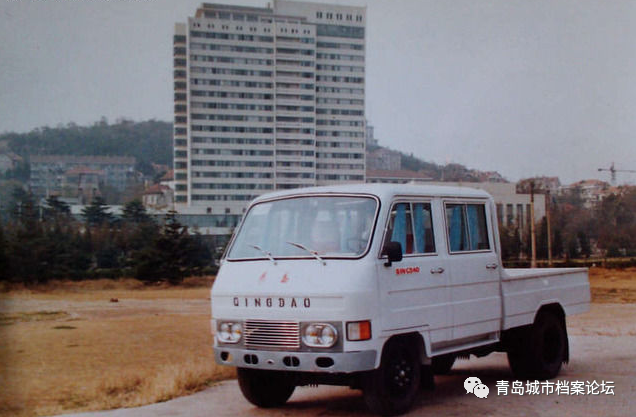 青岛轻型汽车制造厂的qd13o双排座汽车青岛专用汽车制造厂(原青岛汽车