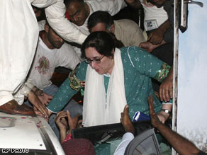 巴前总理贝-布托在自杀袭击事件中死亡