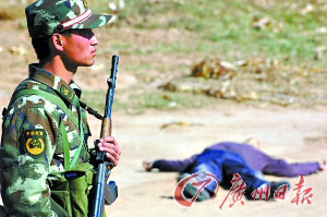 高博被击毙，横尸街头。　　《内蒙古晨报》供图