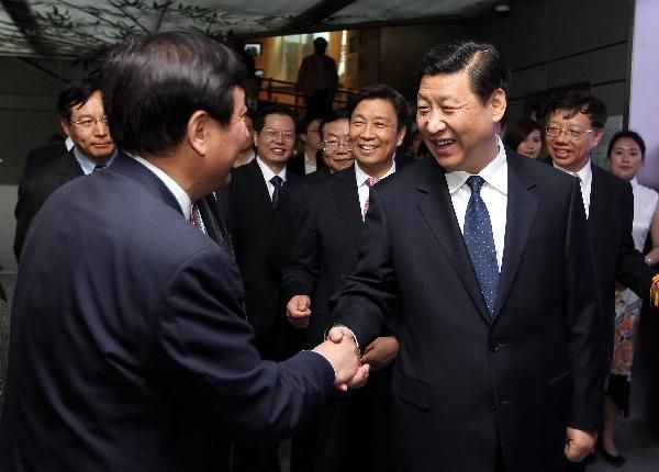 中央领导参观上海世博园 亲身体验展示区(组图)