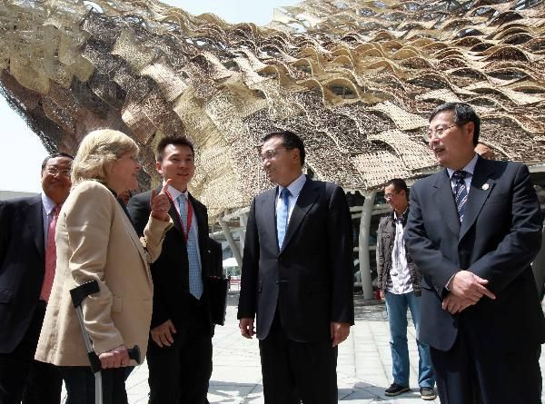 中央领导参观上海世博园 亲身体验展示区(组图)