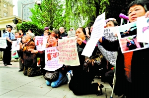 文强否认强奸罪辩称是两厢情愿(组图)