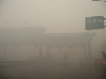 村民烧秸杆致湖北多地百余辆汽车相撞(组图)