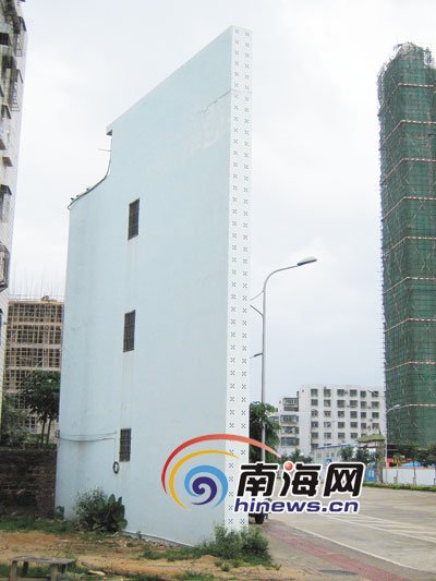 海口出现一栋“楼薄薄” 最厚处也才3米多