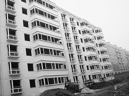 复式住宅楼，每套都在200多平方米。