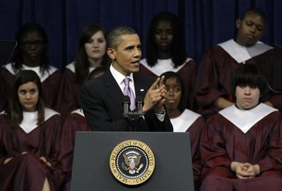 奥巴马中学演讲 身后惊现“瞌睡男”（组图）