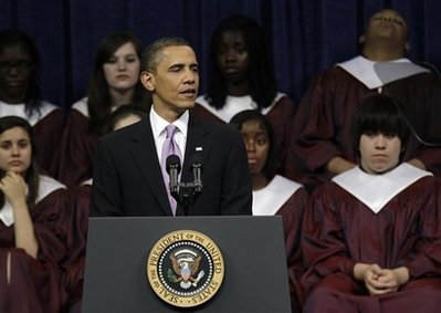 奥巴马中学演讲 身后惊现“瞌睡男”（组图）