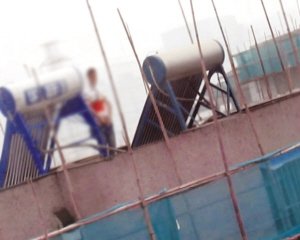 女大学生频遭变态男子骚扰 拍下视频报警(图)