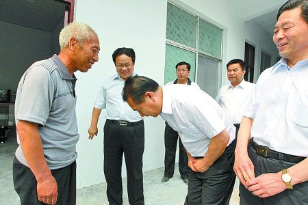 赵作海新居建成 河南高院院长登门道歉(图)