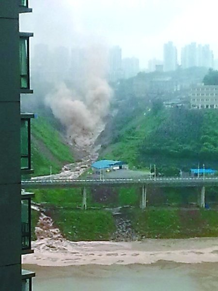 最强雷雨袭击重庆致9人遇难(组图)