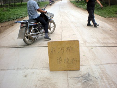 黑砖窑主围攻央视记者 黄河滩狂追10公里(组图)