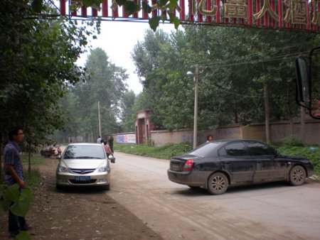 黑砖窑主围攻央视记者 黄河滩狂追10公里(组图)