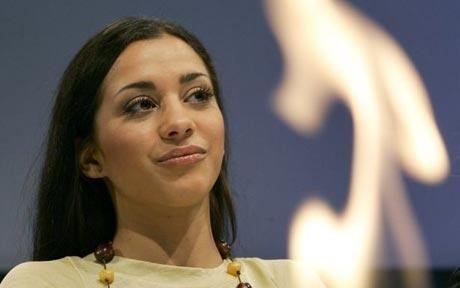 德女歌星涉嫌性传播艾滋病毒 恐遭法律严惩