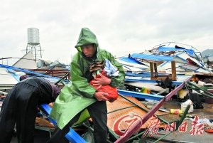 13级台风撕毁两千渔船