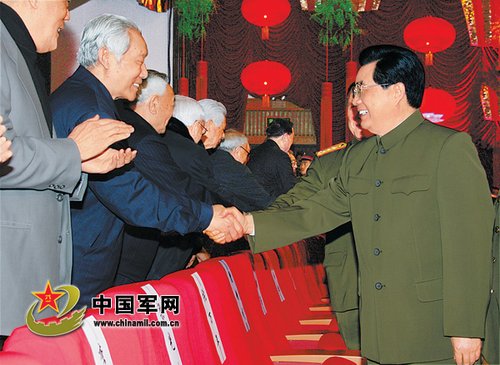胡锦涛出席中央军委举行慰问驻京部队老干部迎新春文艺演出