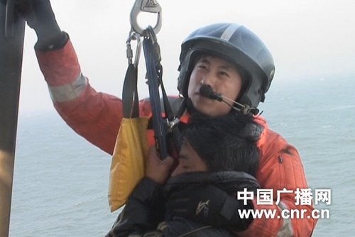 一采沙船在大连海域遇险 11人下落不明(图)