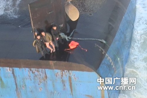 一采沙船在大连海域遇险 11人下落不明(图)