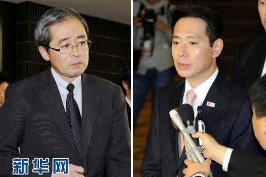 11月3日拍摄的拼版照片显示：日本驻俄罗斯大使河野雅治在东京向日外相前原诚司汇报完后走出日本外务省（左）和日本外相前原诚司接受记者采访（右）。当日，暂时被召回的日本驻俄罗斯大使河野雅治抵达日本首都东京，并向日外相前原诚司汇报此次俄总统视察争议岛屿的相关情况。 新华社/共同社