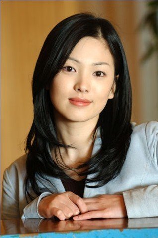 朝鲜禁止模仿韩国服饰 严管“宋惠乔”发型(图)