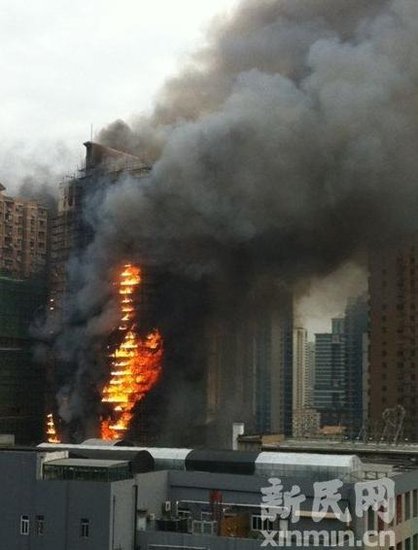 着火的房子。来源：微博