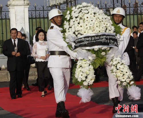 柬埔寨将踩踏死者人数下调为347人 今全国哀悼