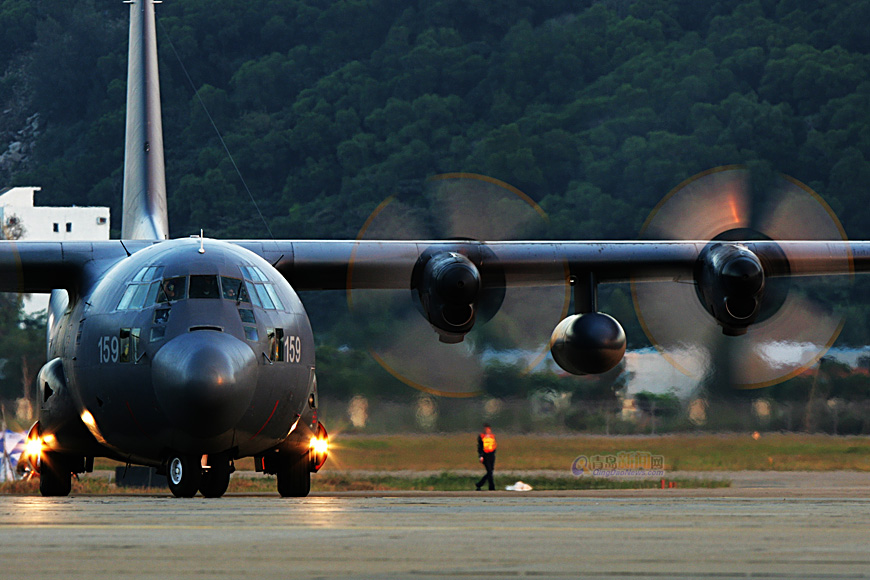国产战机珠海大比拼 新闻网记者独家揭秘(图)