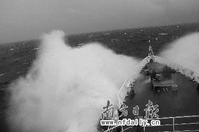 我渔政编队顶9级风巡航钓鱼岛 日部分船只撤退