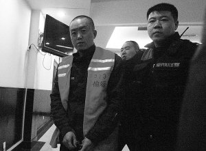 4岁幼女遭男邻居强奸 下身大出血险丧命(图)