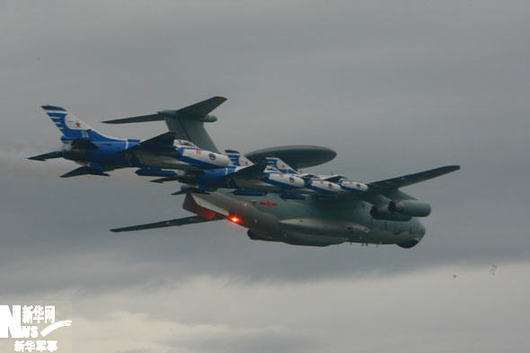 空警-2000预警机编队正在训练。谭超 摄
