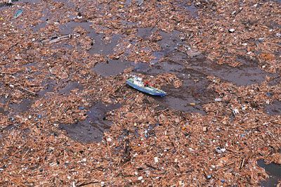 日本海啸残留巨型垃圾堆漂向美国 大如三个德州