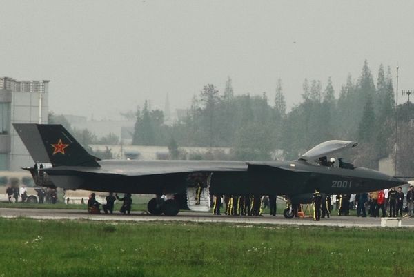 未来的五代轻型战斗机是歼-20战机的有益补充