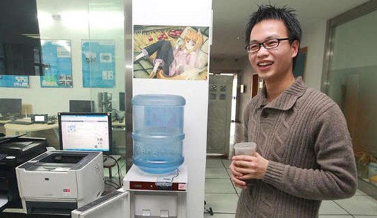 浙大饮水机萌娘爆红网络 水开自动发微博